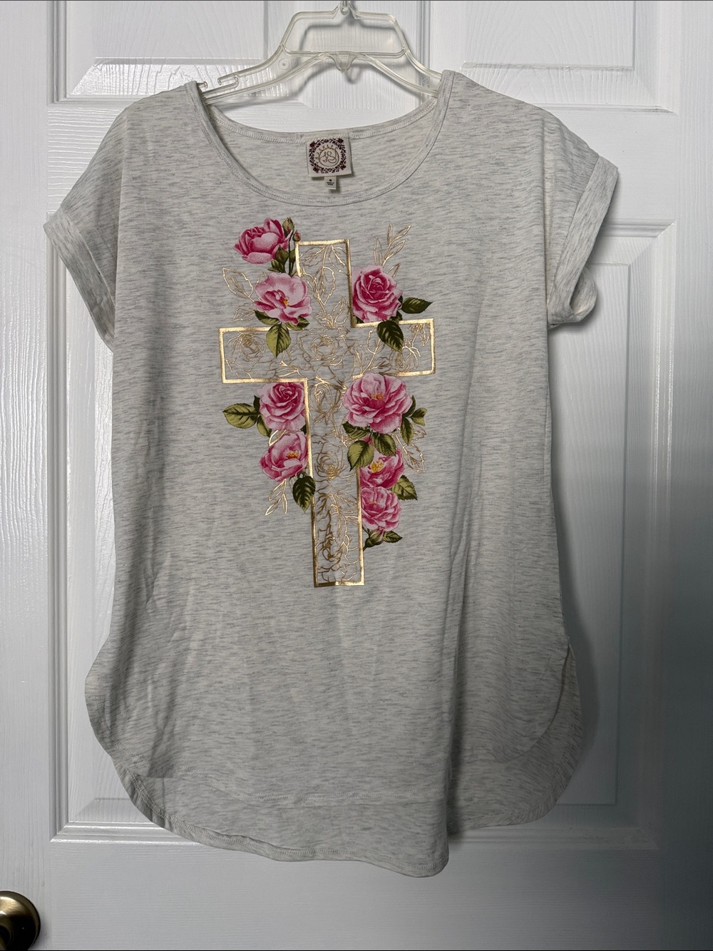 Light Gray Short-Sleeve Tee with Gold Cross & Pink Rose Design